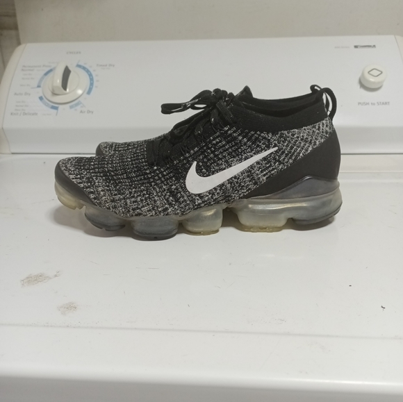 Men's Size 10 Nike Air Vapormax Flyknit 3 - Picture 5 of 10